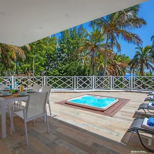 https://playa-chica-tias.in-canary-islands.com